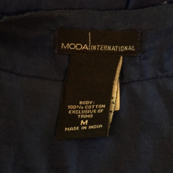 SEXY LOW CUT VS BLOUSE SZ MEDIUM - Picture 5 of 5